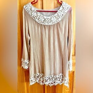 Cal Style USA Elegant Lace Trim Women's Top Size 2XL Beige Wrinkle Free Travel
